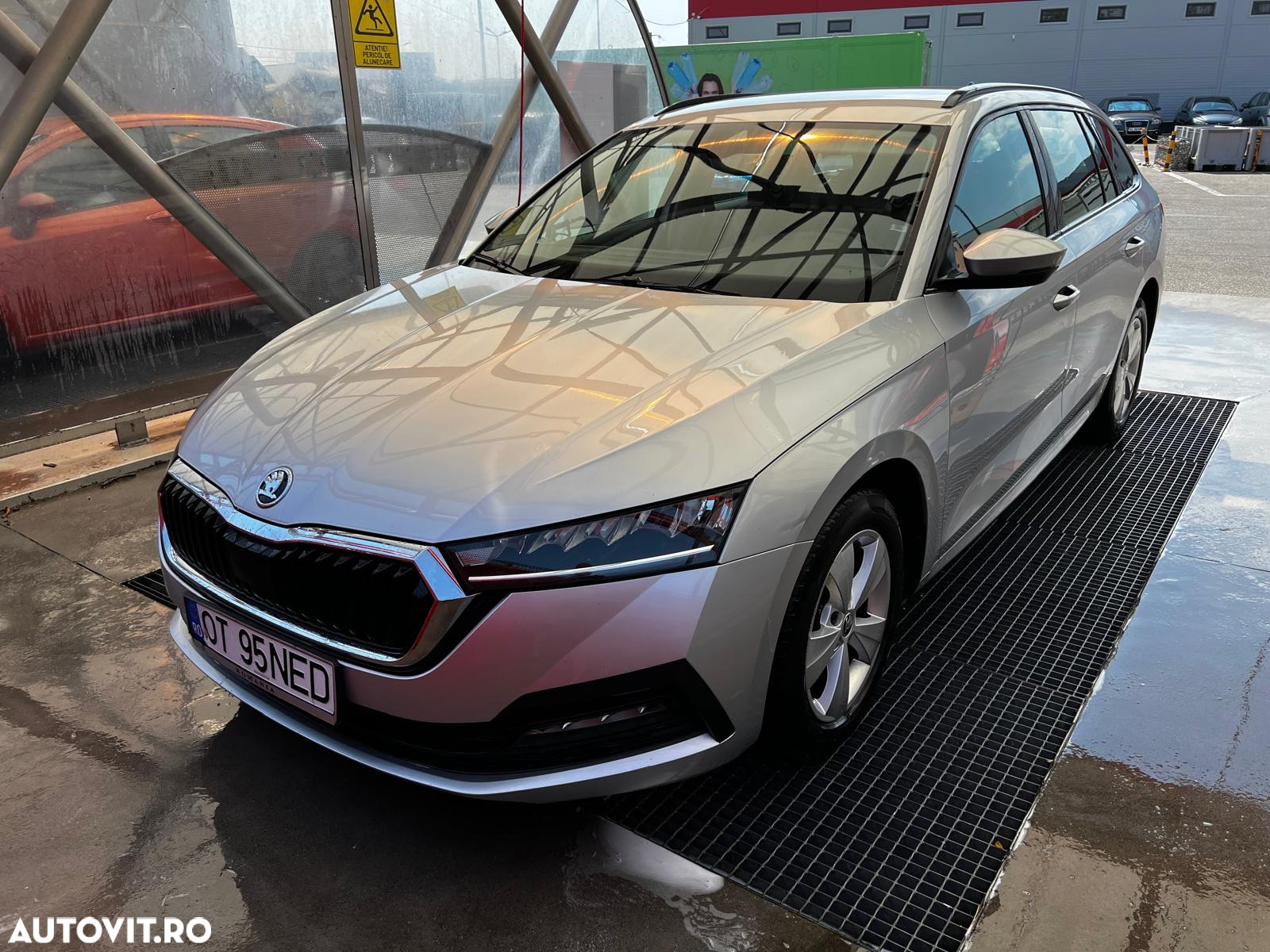 Skoda Octavia Combi 2.0 TDI DSG Ambition - 8