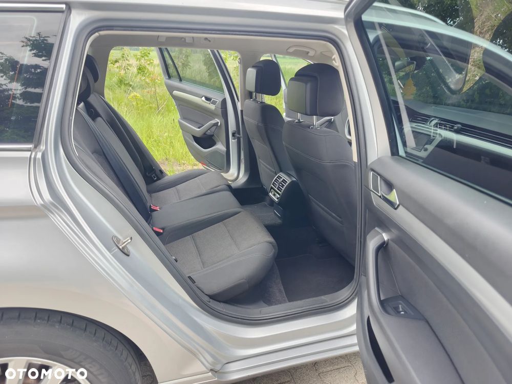 Volkswagen Passat - 22