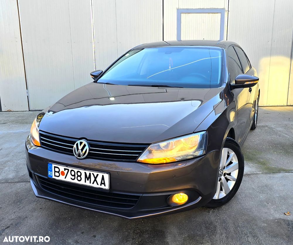 Volkswagen Jetta 2.0 TDI DSG Highline - 2