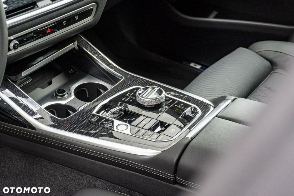 BMW X7 - 21