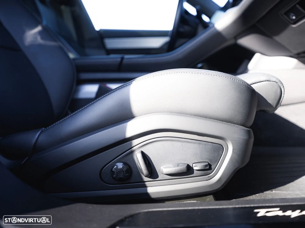 Porsche Taycan Cross Turismo 4 - 16