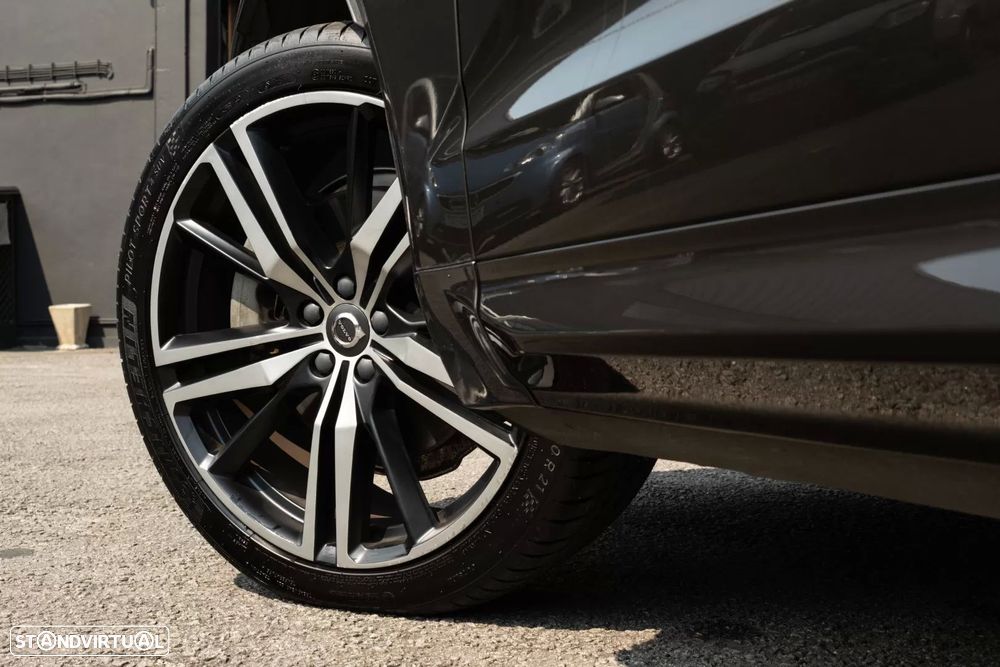 Volvo XC 60 2.0 B5 R-Design - 11