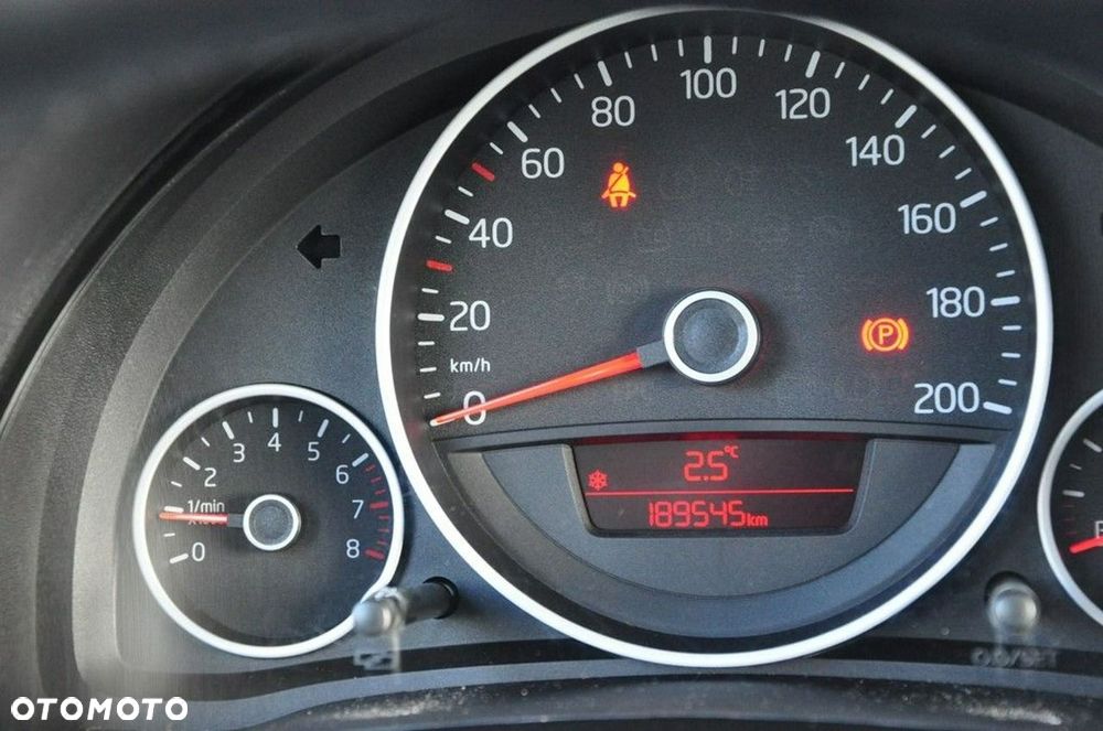 Volkswagen up! black - 35