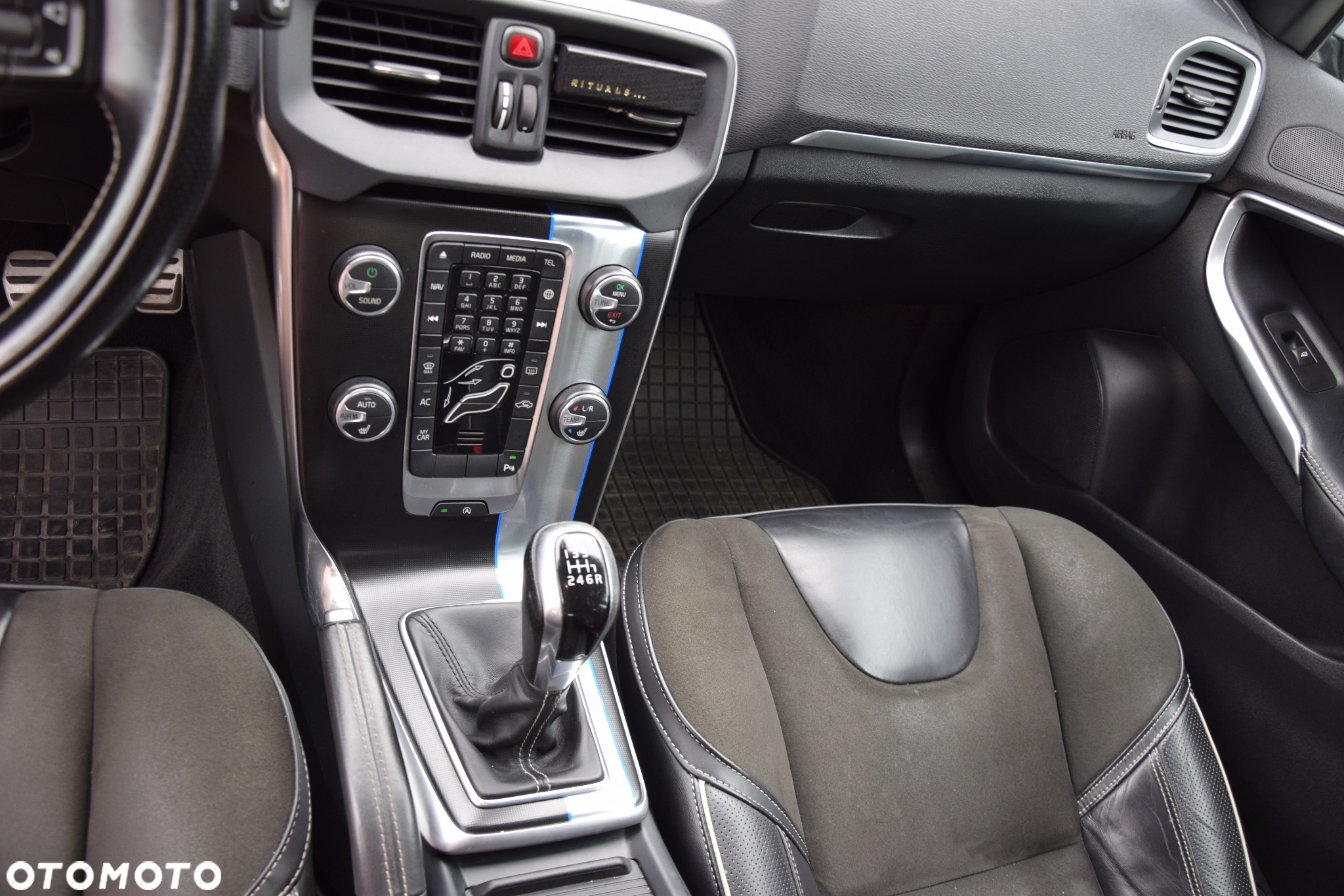 Volvo V40 D3 Drive-E R-Design Kinetic - 24