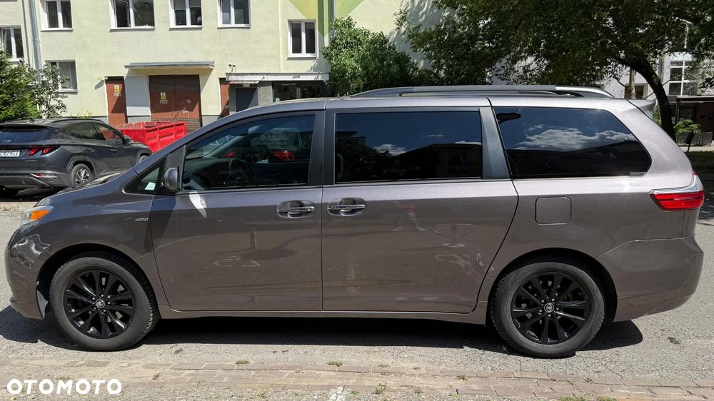 Toyota Sienna 3.5 V6 - 12