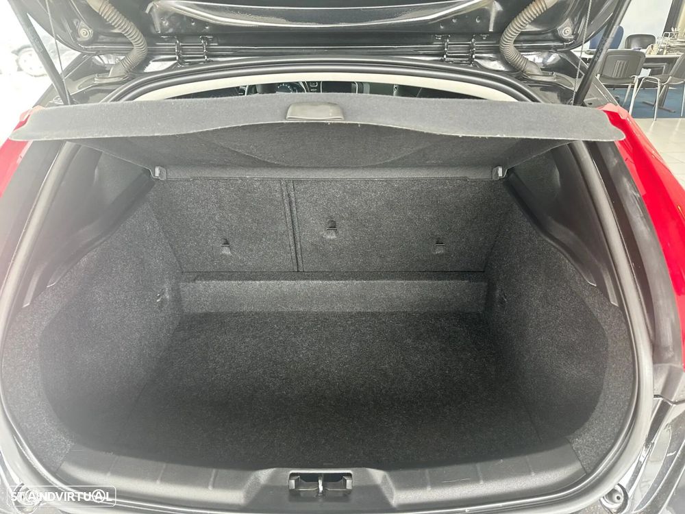 Volvo V40 Cross Country - 33