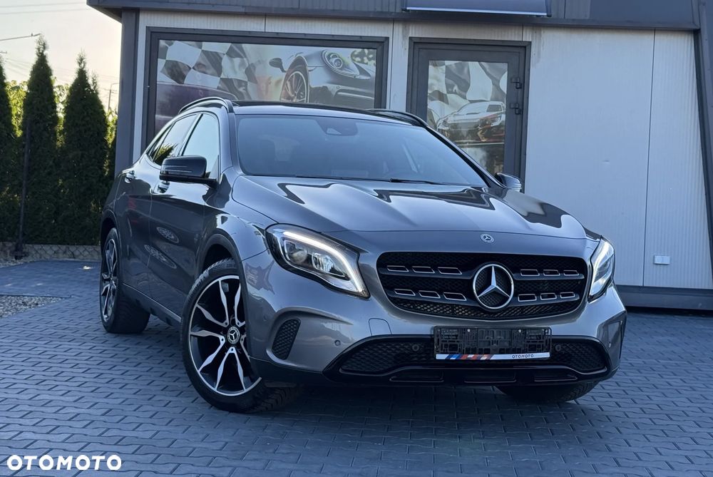 Mercedes-Benz GLA 200 7G-DCT - 4