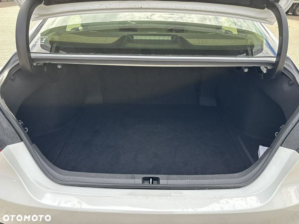 Toyota Camry 2.5 Hybrid Comfort CVT - 21