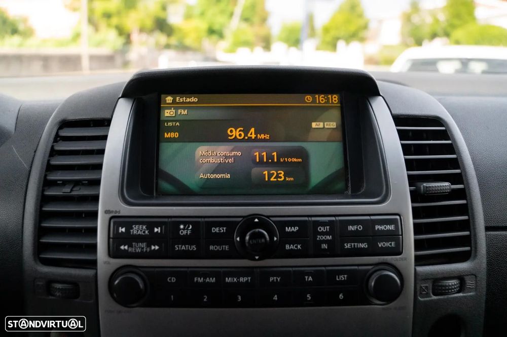 Nissan Navara 2.5 dCi CD Pilot Hi-Tech - 22