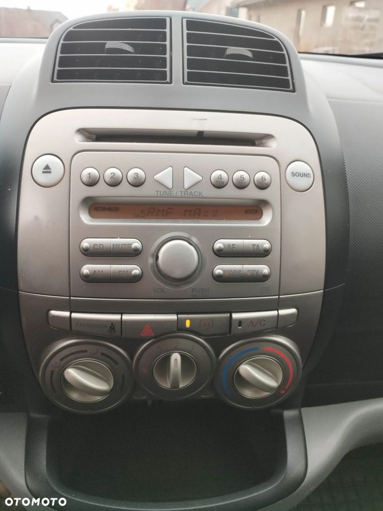 Daihatsu Sirion - 9