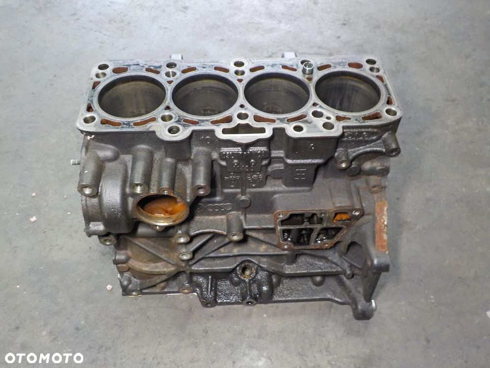 VW T5 2.0 TDI CAA BLOK SILNIKA - 1