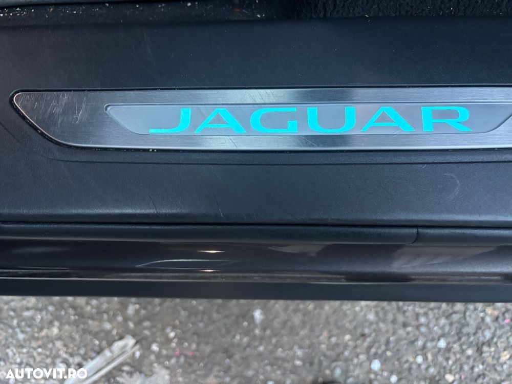 Jaguar F-Pace D200 AWD S - 12