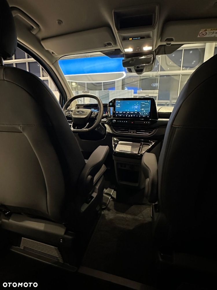 Ford Tourneo Custom - 25