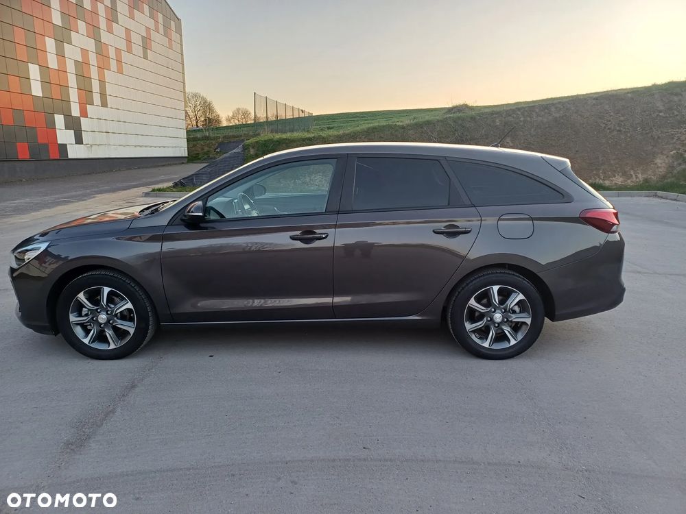 Hyundai i30 blue Kombi 1.4 - 7