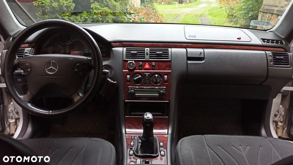 Mercedes-Benz Klasa E 220 CDI Classic - 8