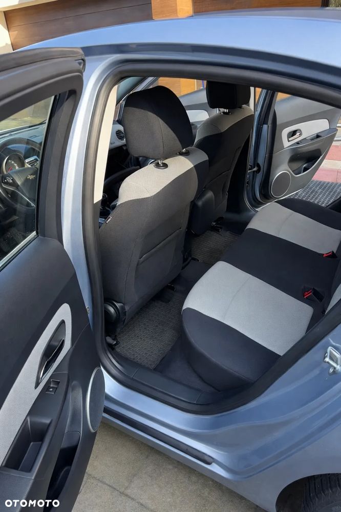 Chevrolet Cruze 1.6 LT - 14