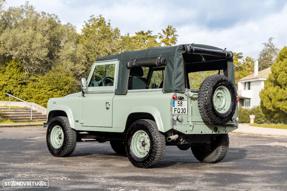 Land Rover Defender - 5