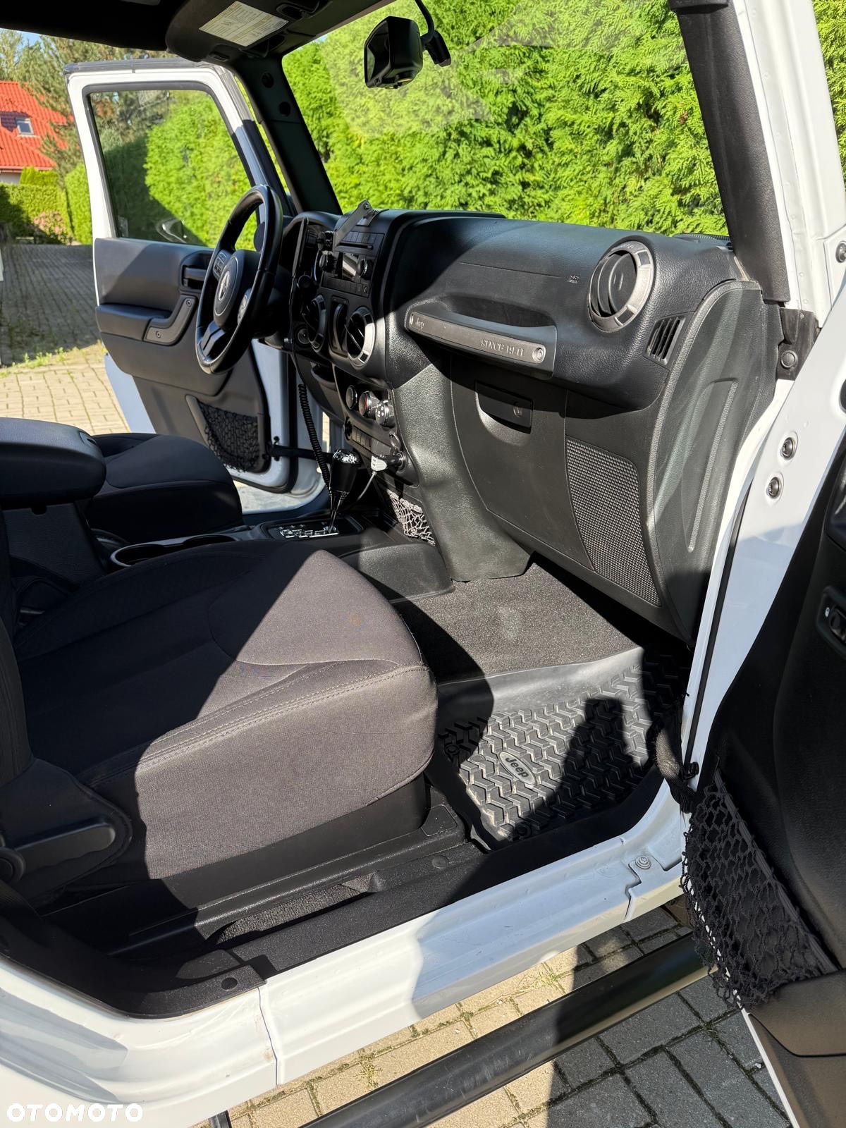 Jeep Wrangler - 11