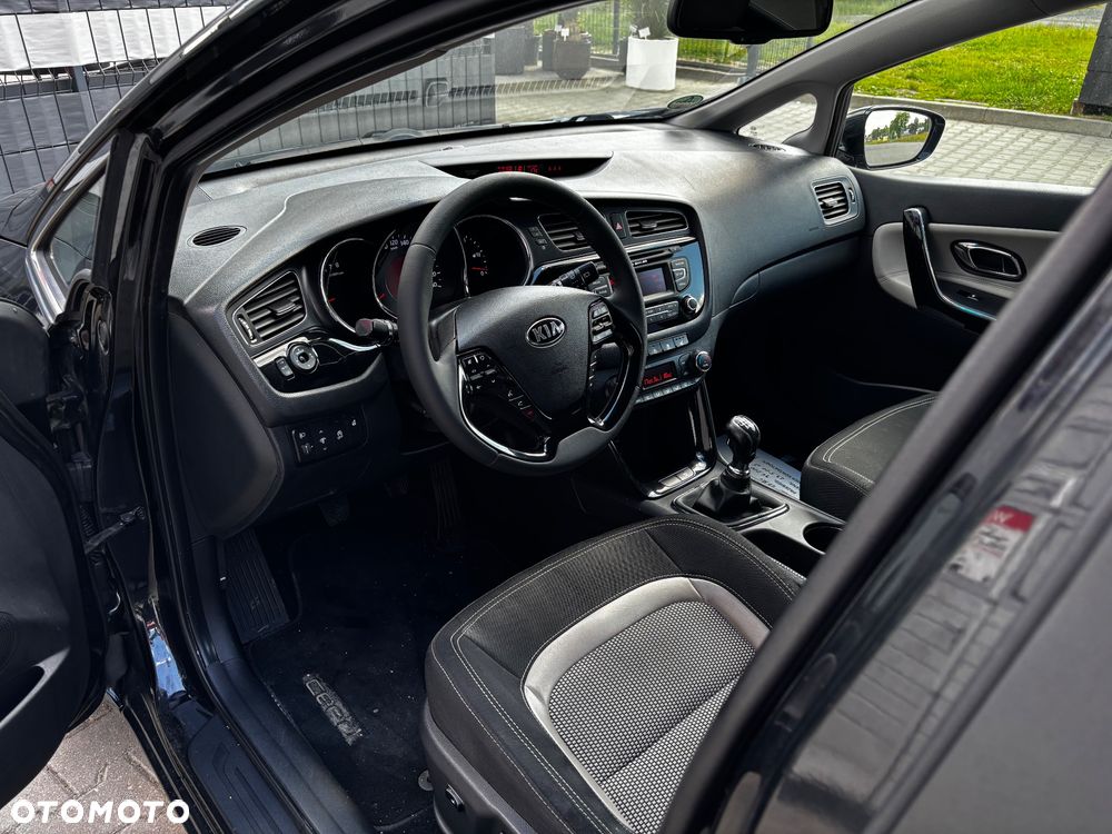 Kia Ceed - 8