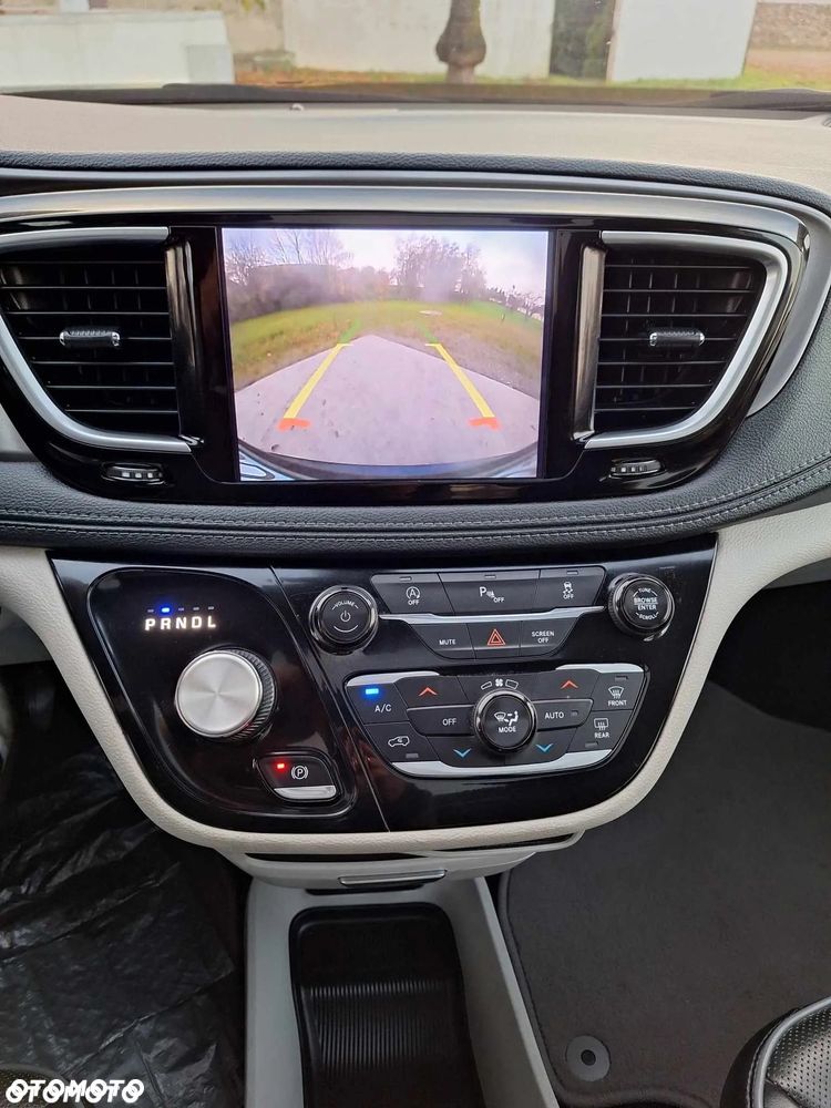 Chrysler Pacifica - 25