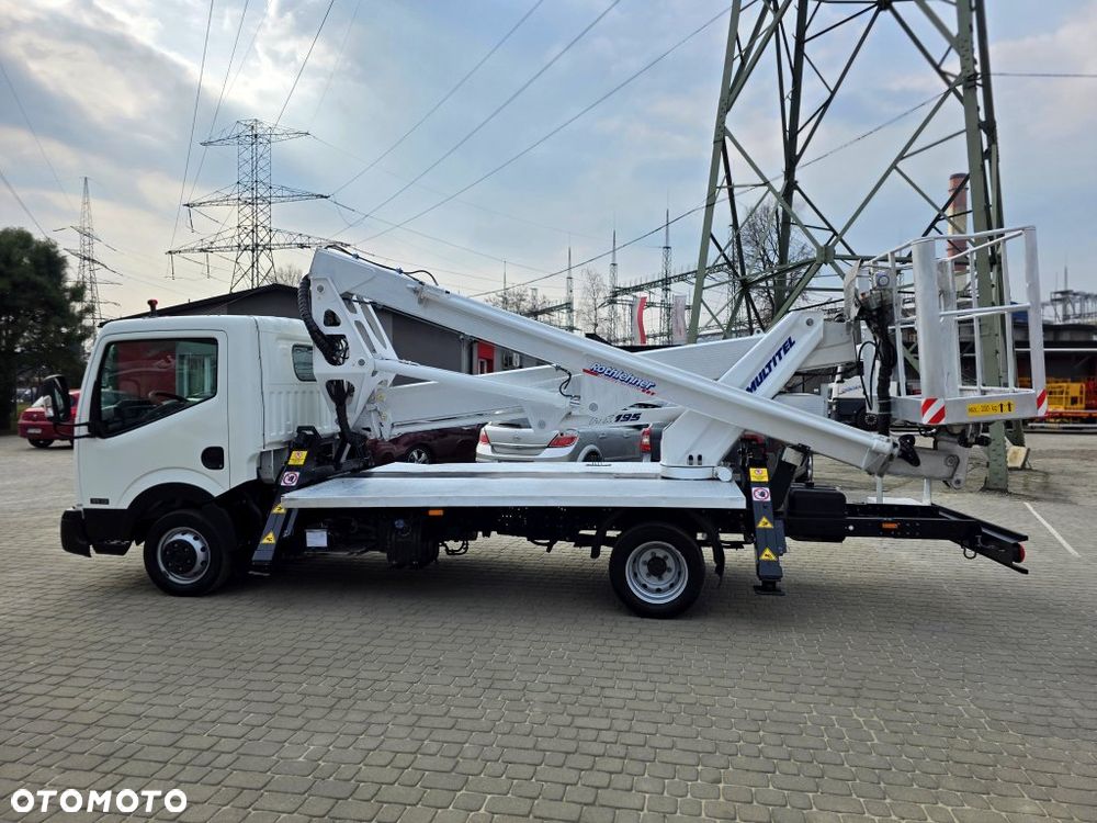 Nissan Cabstar / Multitel HX195 - 7