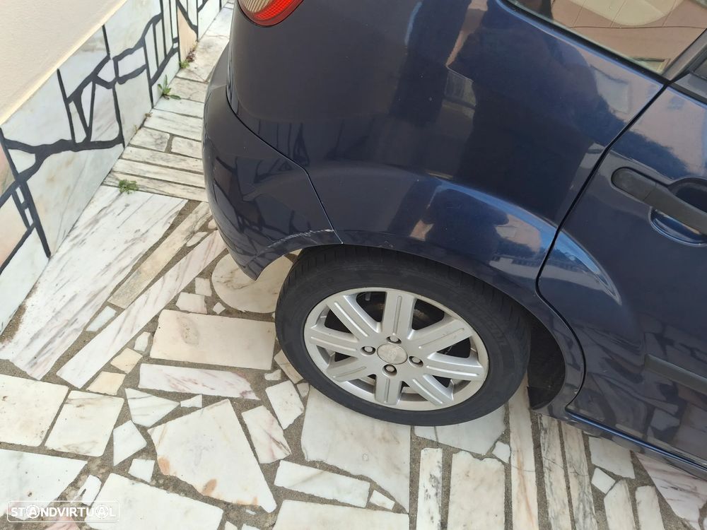 Ford Fiesta 1.25 Ghia - 5