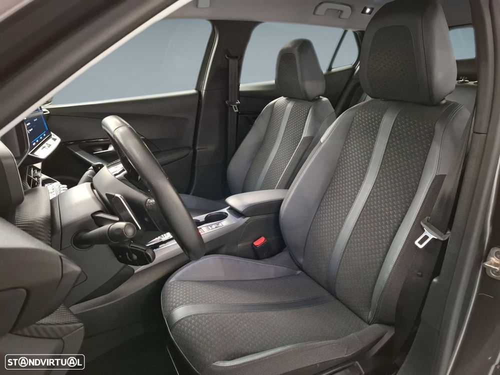 Peugeot 2008 1.2 PureTech Allure EAT8 - 11