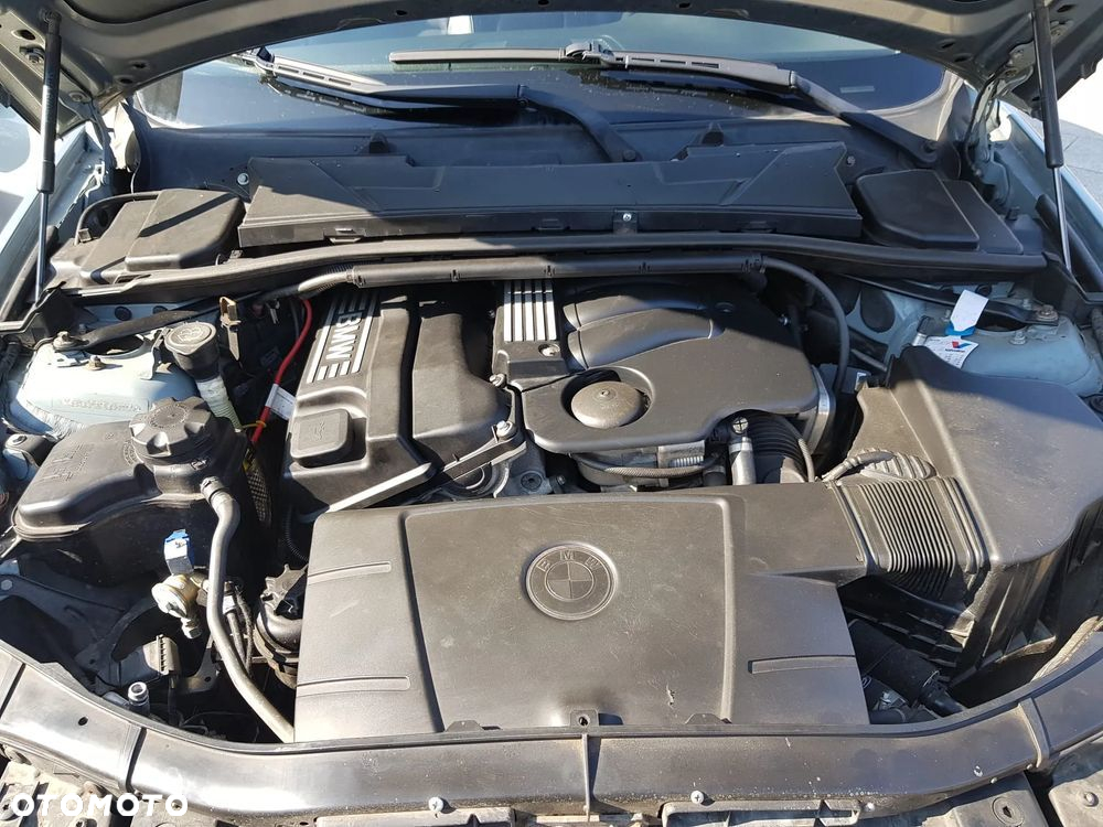 BMW Seria 3 320i - 9