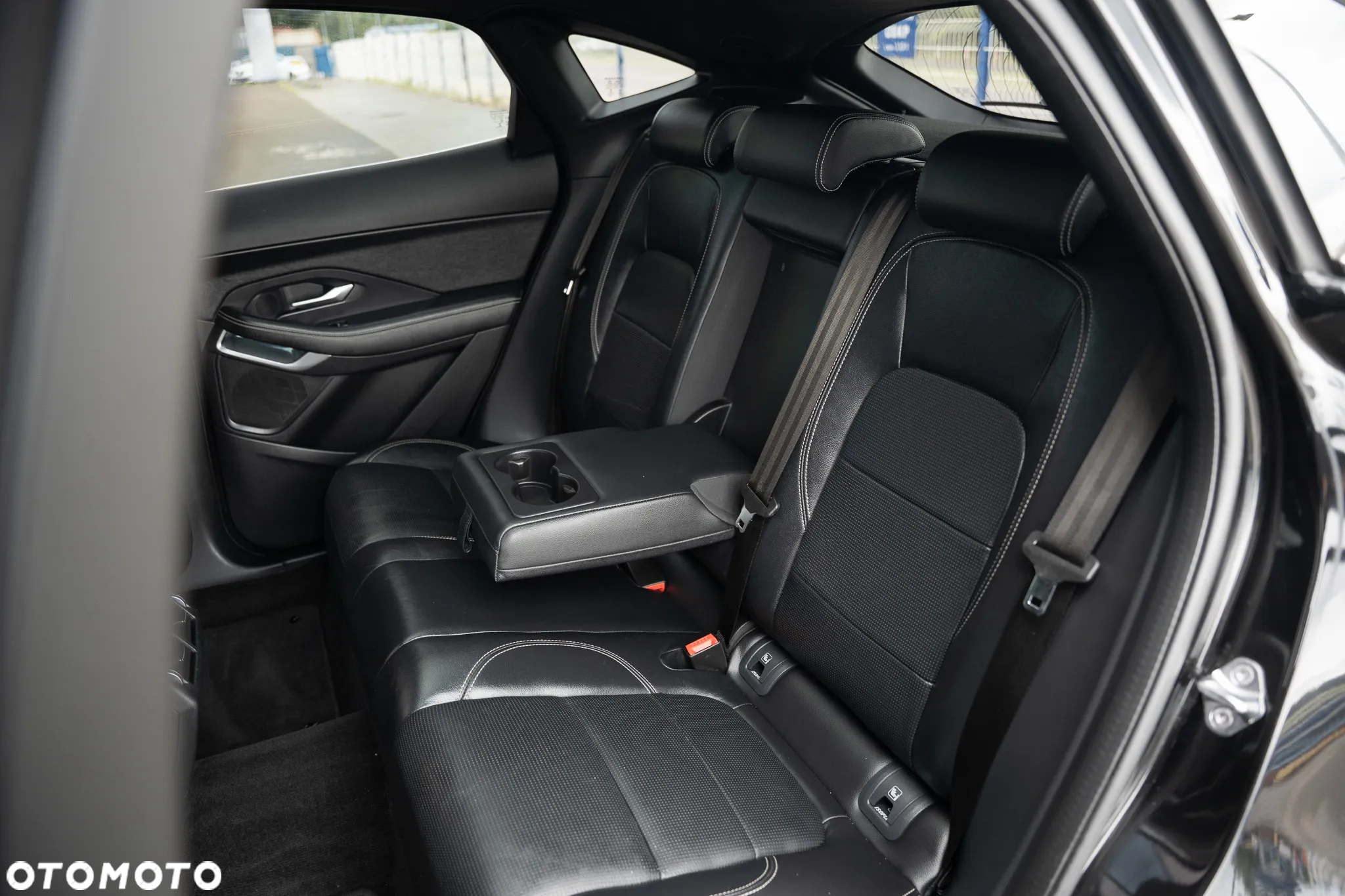 Jaguar E-Pace D200 AWD R-Dynamic - 32