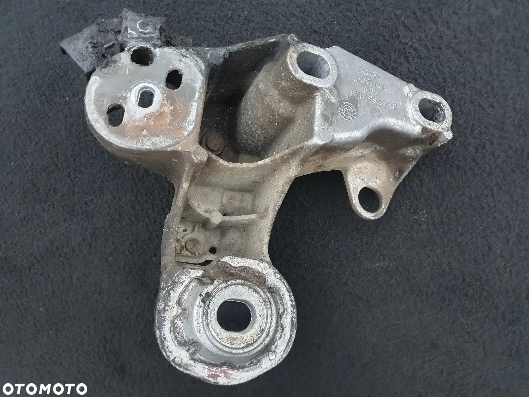VW PASSAT B5 FL EXEO A4 ŁAPA PODUSZKA SILNIKA WSPORNIK PRAWA 8E0199352F POSIADAM 2 SZT - 3