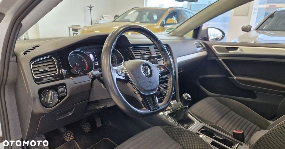 Volkswagen Golf - 12