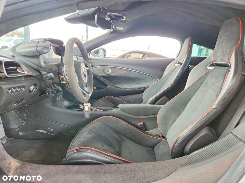 McLaren Artura - 8