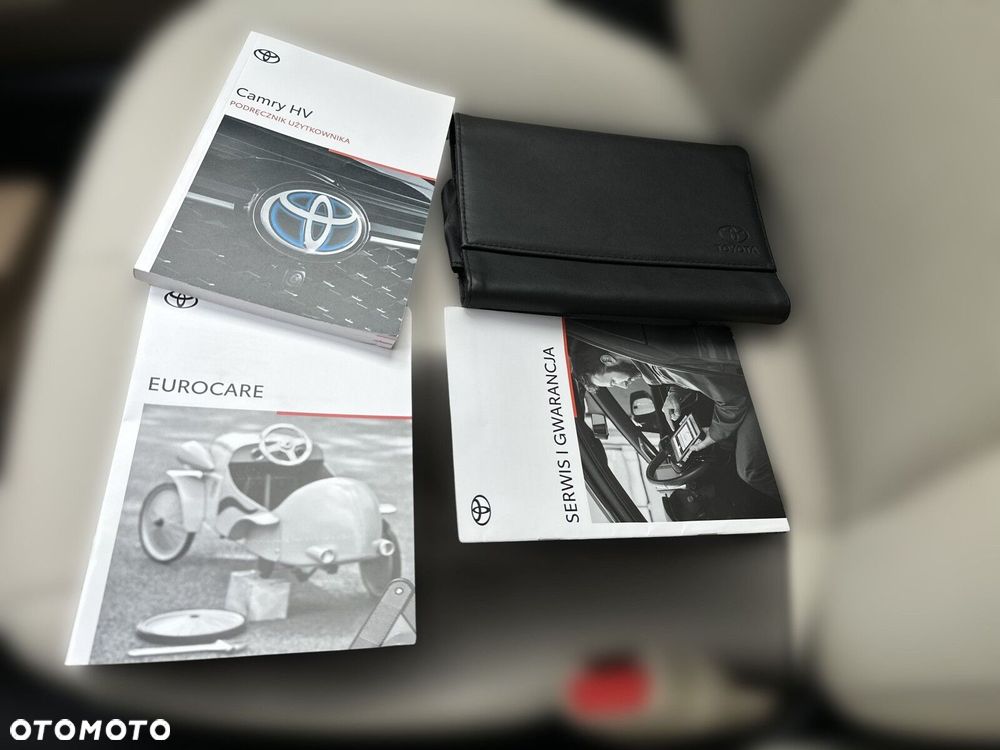 Toyota Camry 2.5 Hybrid Executive CVT - 32