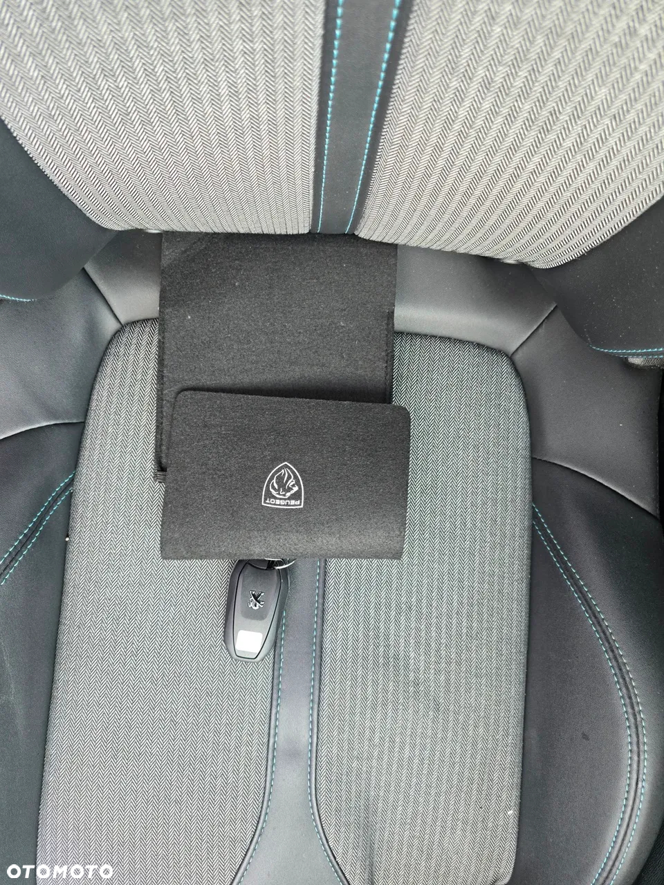 Peugeot 3008 1.6 PureTech Hybrid4 PHEV Allure S&S EAT8 - 20