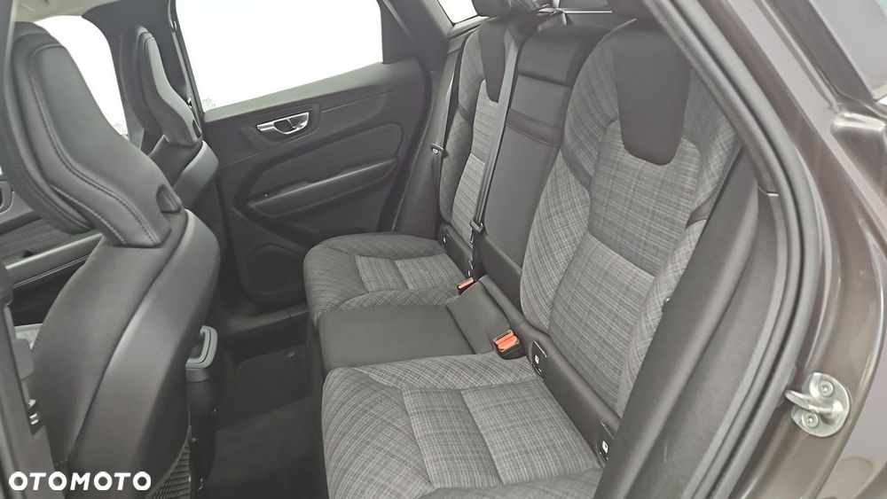 Volvo XC 60 B4 D AWD Core - 23