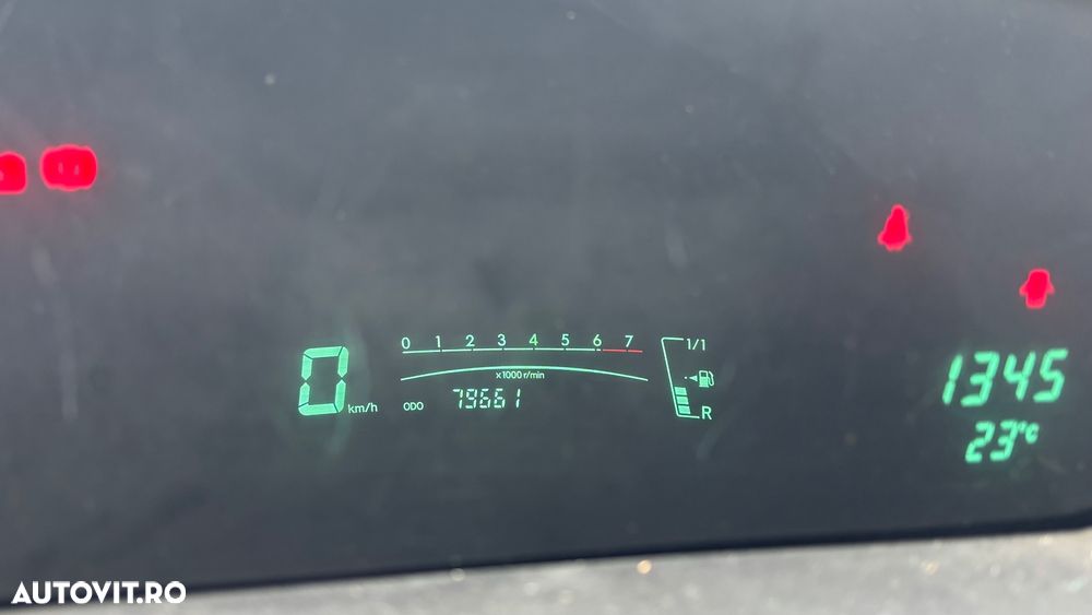 Toyota Yaris 1.0 - 6