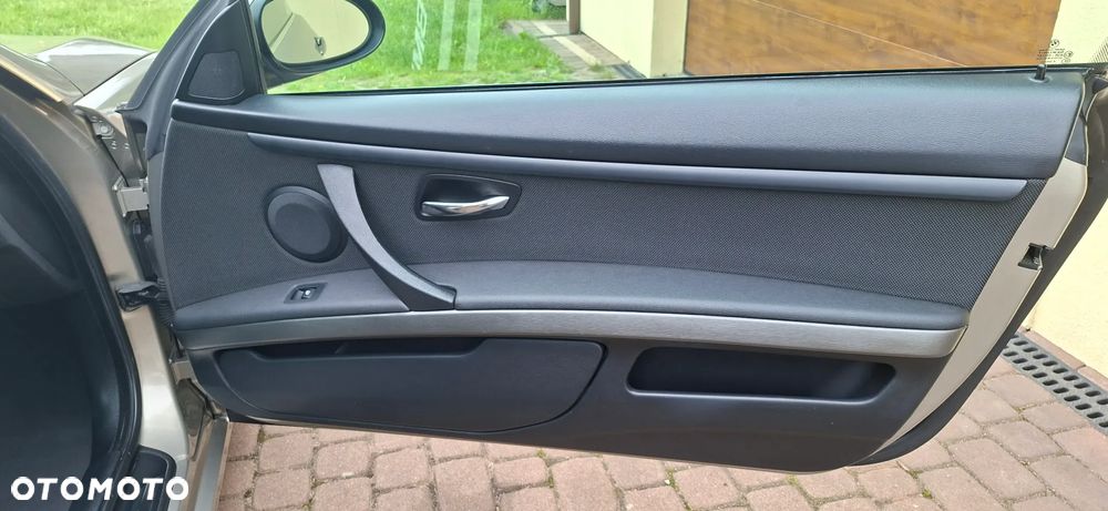 BMW Seria 3 325i - 23