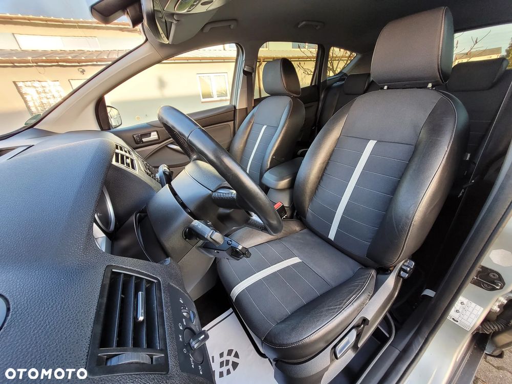 Ford Kuga 2.0 TDCi 2x4 Titanium - 15