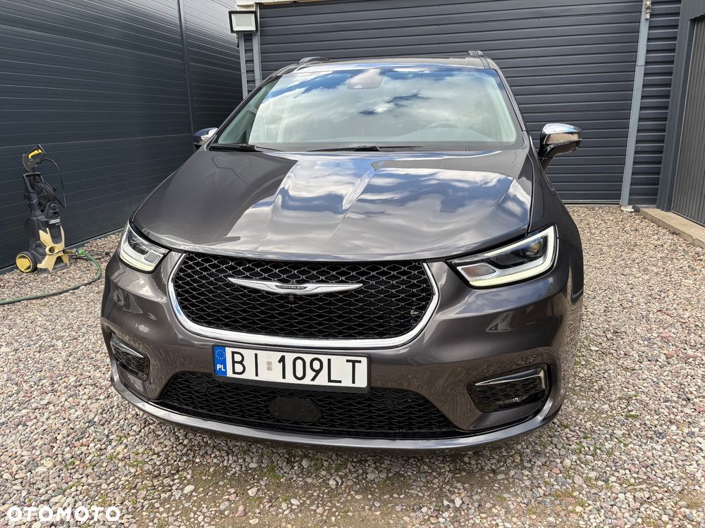 Chrysler Pacifica 2023 photo 3