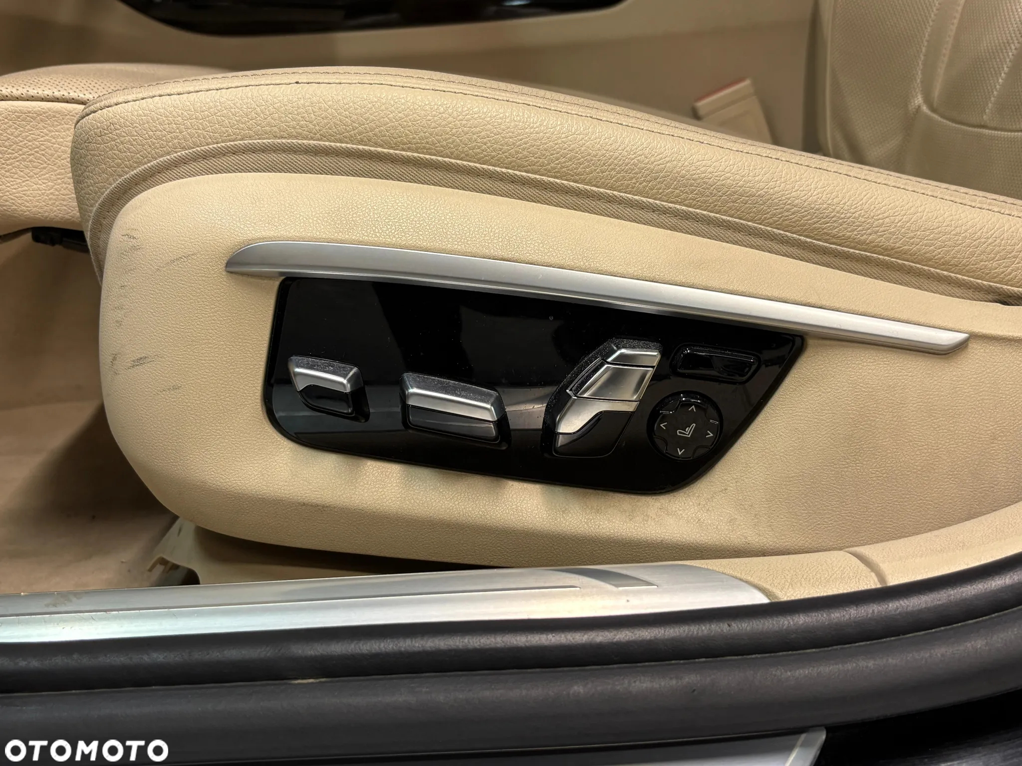 BMW Seria 7 750Li xDrive - 13