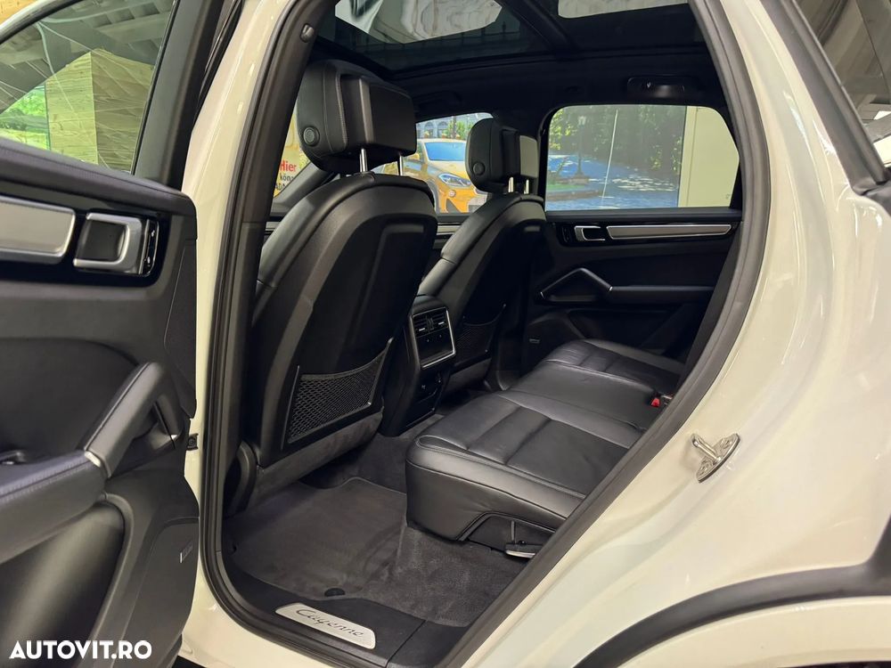 Porsche Cayenne Standard - 9
