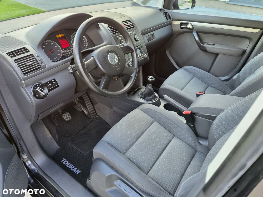 Volkswagen Touran - 19