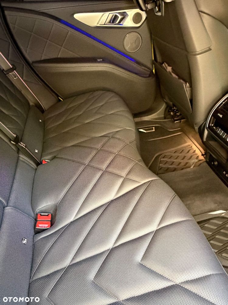 BMW XM - 7