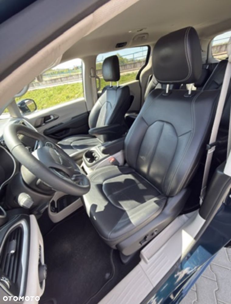 Chrysler Pacifica - 8