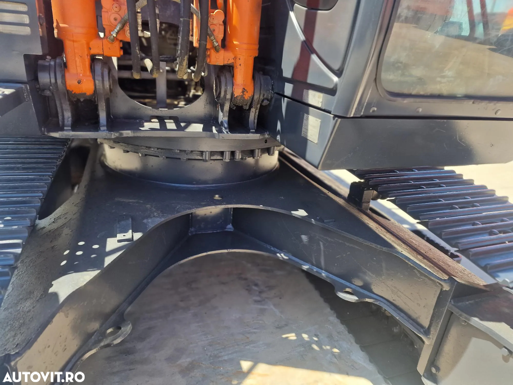 Hitachi ZX210, 2018, 8.114h, 22 tone-78900 EUR+Tva, latime 2,49m, Ins picon, protectie acoperis cabina, Aer conditinoat climatronic, STARE FOARTE BUNA, posibilitate leasing 3 ani-PROMOTIE 78900 EUR+Tva - 12