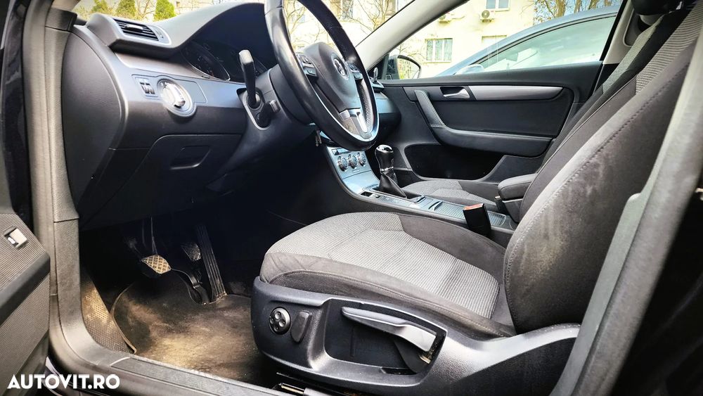 Volkswagen Passat 2.0 TDI BlueMotion Technology Comfortline - 9