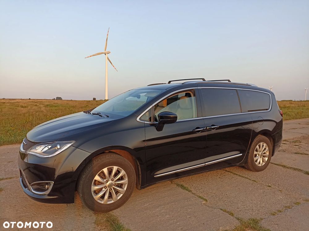 Chrysler Pacifica - 13