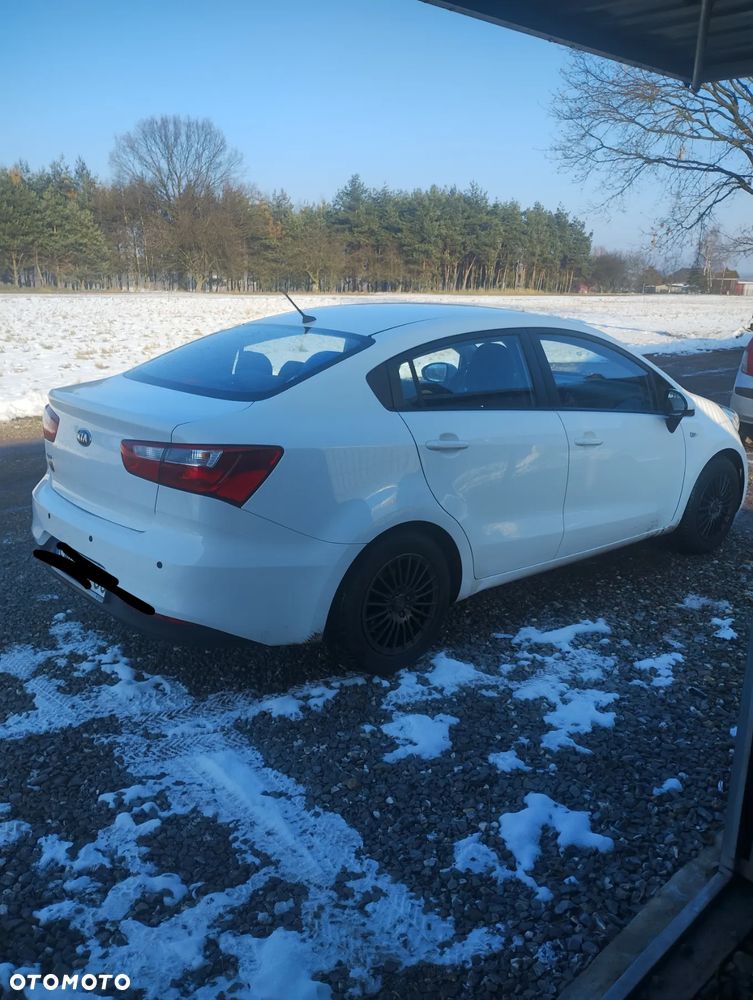 Kia Rio 1.2 L - 5