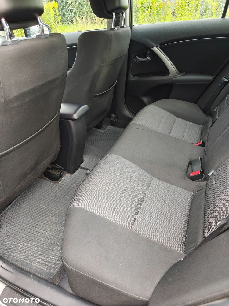Toyota Avensis - 9