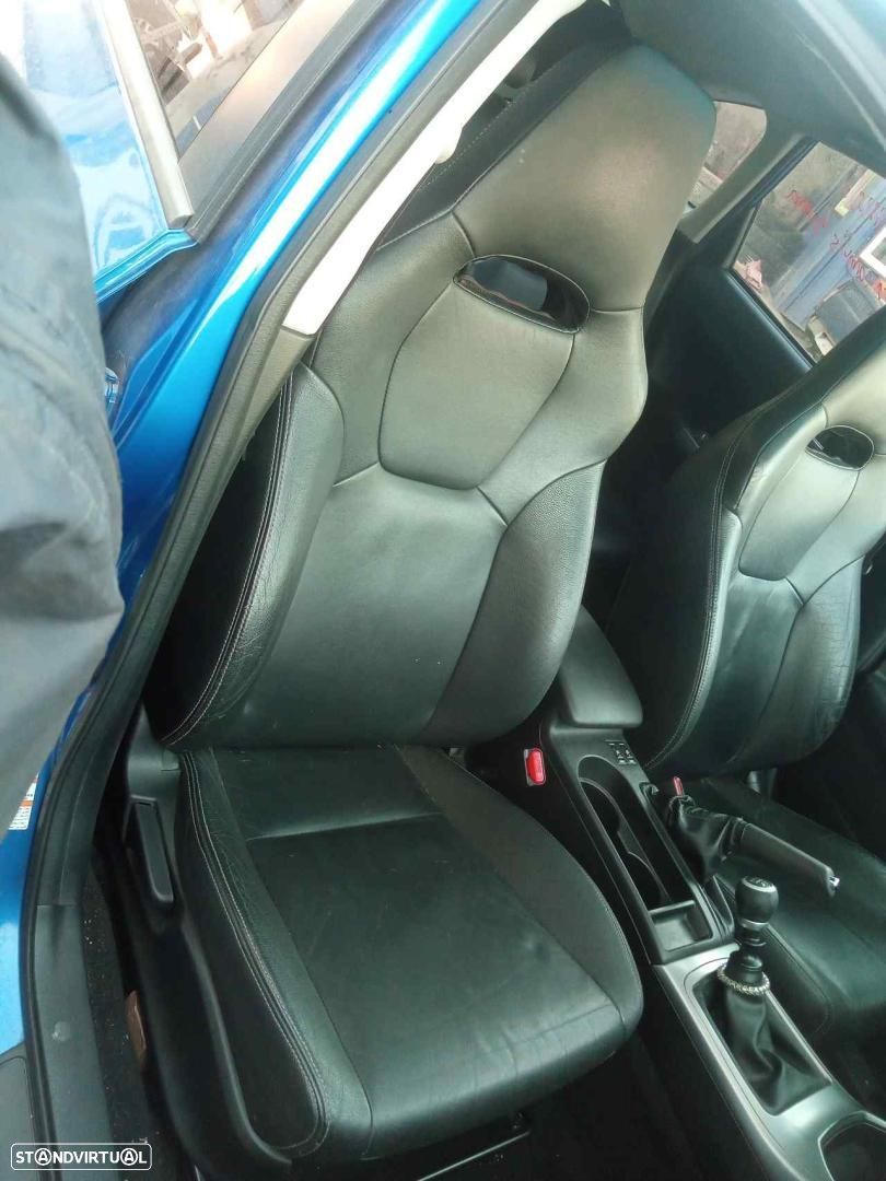 BANCO FRENTE DIREITO SUBARU IMPREZA G12 - 1